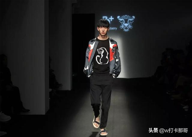 从超模到演脑洞剧还没台词,还被打趣不太聪明的亚子 从超模到演脑洞剧还没台词,还被打趣不太聪明的亚子