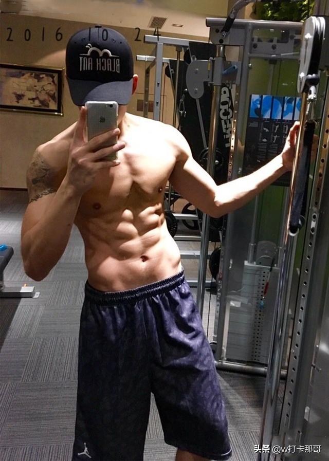 因伤断了篮球梦,却成为了时尚男模、银幕热血硬汉 因伤断了篮球梦,却成为了时尚男模、银幕热血硬汉