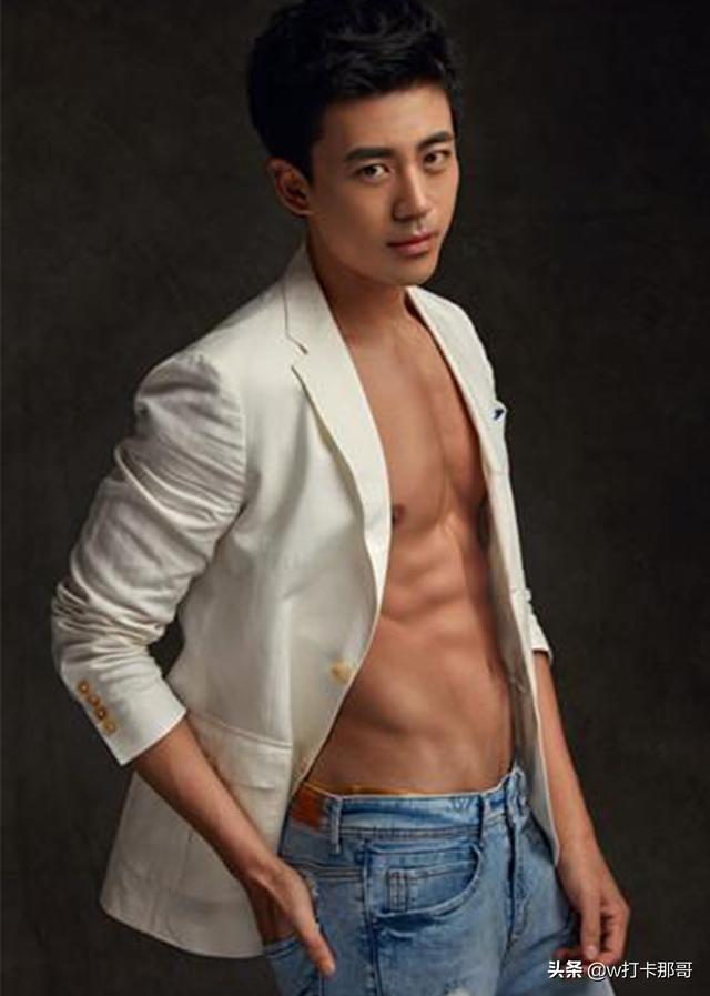 因伤断了篮球梦,却成为了时尚男模、银幕热血硬汉 因伤断了篮球梦,却成为了时尚男模、银幕热血硬汉