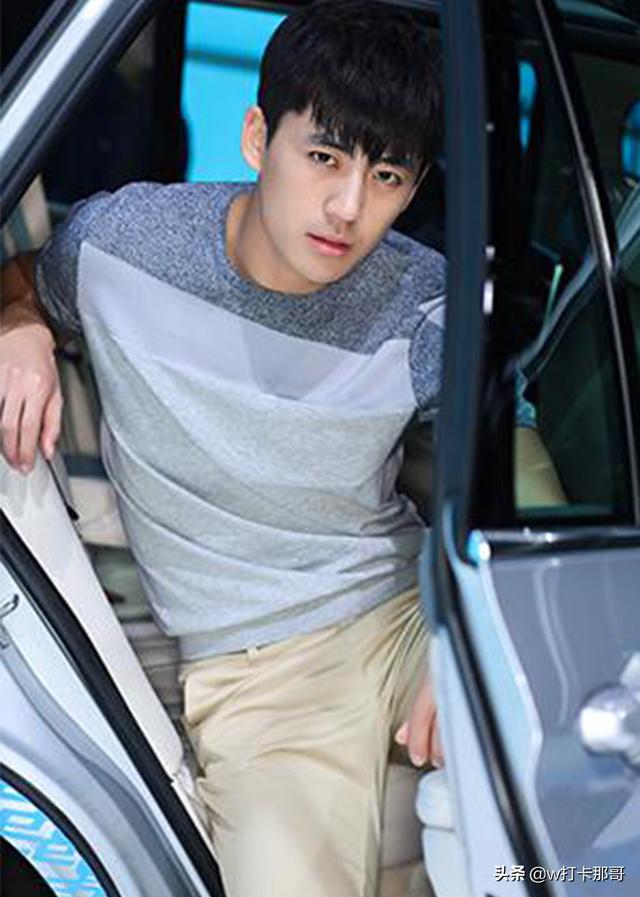 因伤断了篮球梦,却成为了时尚男模、银幕热血硬汉 因伤断了篮球梦,却成为了时尚男模、银幕热血硬汉