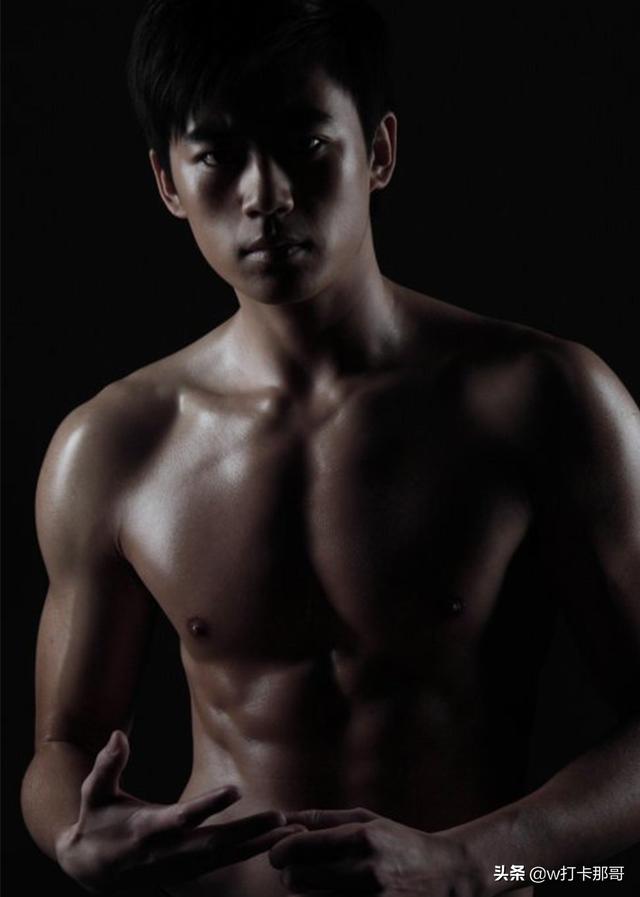 因伤断了篮球梦,却成为了时尚男模、银幕热血硬汉 因伤断了篮球梦,却成为了时尚男模、银幕热血硬汉