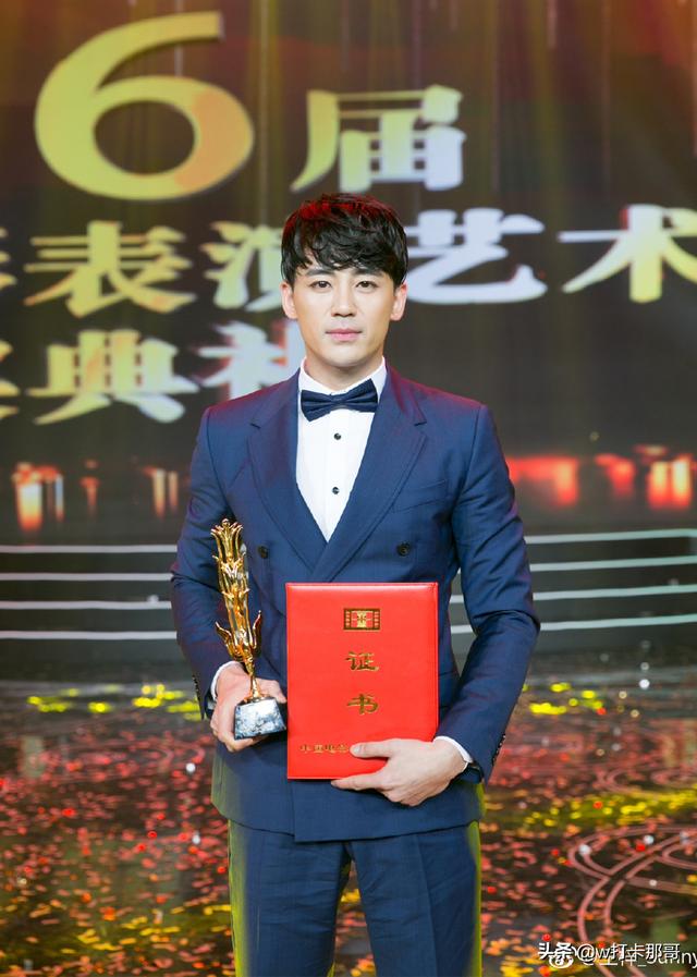 因伤断了篮球梦,却成为了时尚男模、银幕热血硬汉 因伤断了篮球梦,却成为了时尚男模、银幕热血硬汉