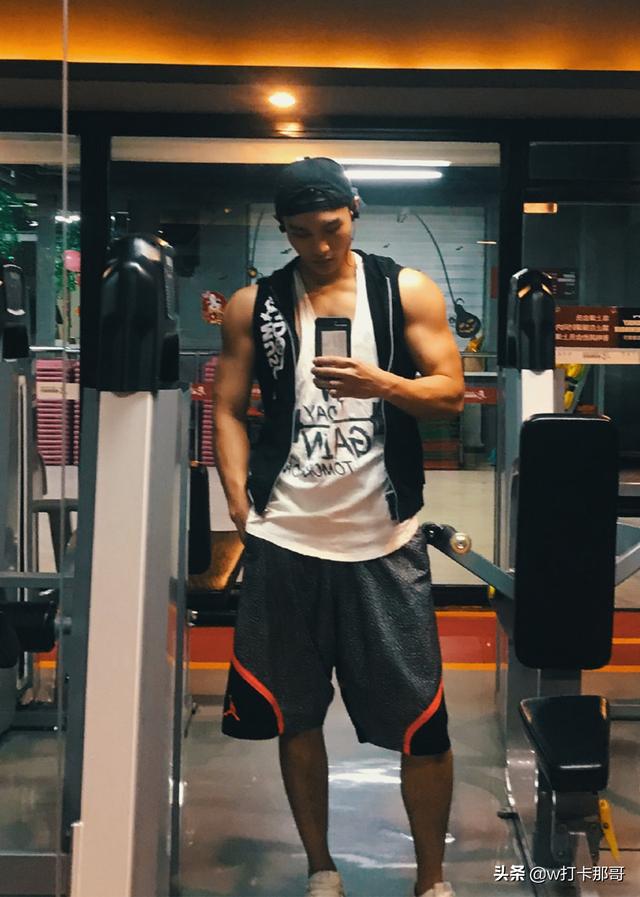 这位模特帅哥曾还是兵哥、国家二级运动员 这位模特帅哥曾还是兵哥、国家二级运动员