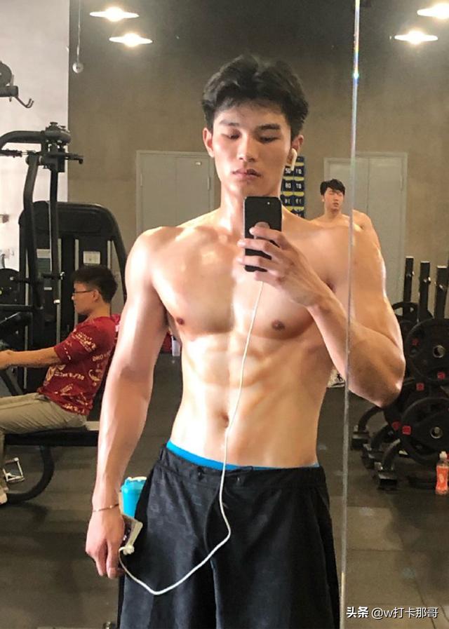 这位模特帅哥曾还是兵哥、国家二级运动员 这位模特帅哥曾还是兵哥、国家二级运动员