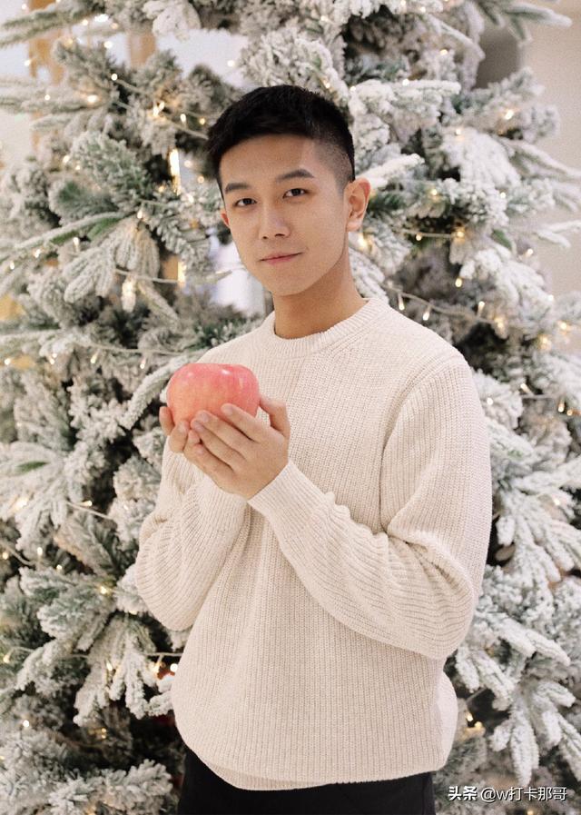 99年的小哥哥已经凭借短视频,受到超多男女网友的喜欢 99年的小哥哥已经凭借短视频,受到超多男女网友的喜欢