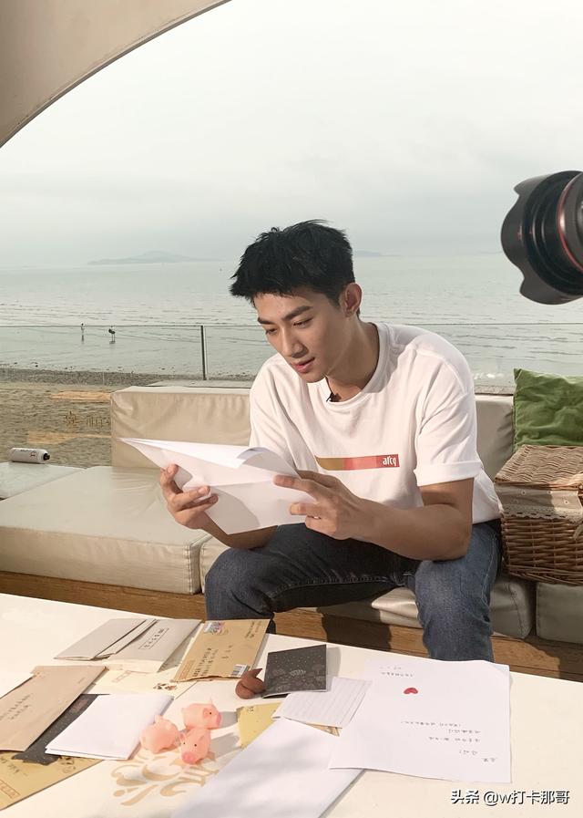 这位95后素人型男帅哥,分分钟让你陷入爱里面 这位95后素人型男帅哥,分分钟让你陷入爱里面