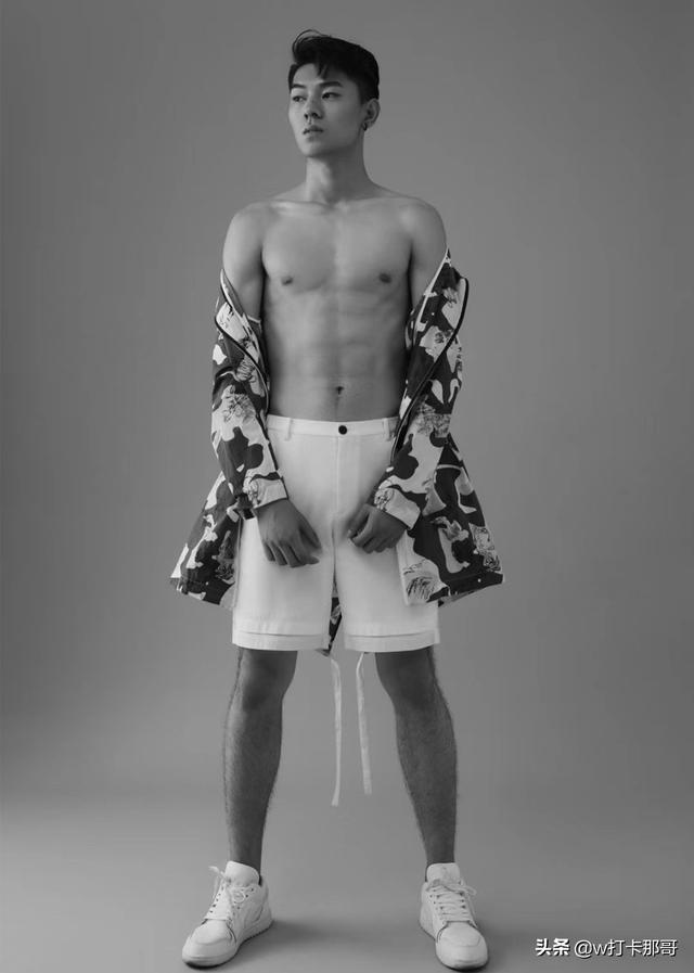 从屌丝男逆袭成时尚男模,这位偶像颜值95后,黑点都迷人 从屌丝男逆袭成时尚男模,这位偶像颜值95后,黑点都迷人