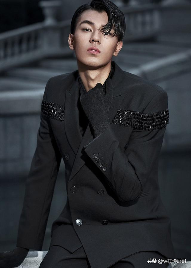 从屌丝男逆袭成时尚男模,这位偶像颜值95后,黑点都迷人 从屌丝男逆袭成时尚男模,这位偶像颜值95后,黑点都迷人