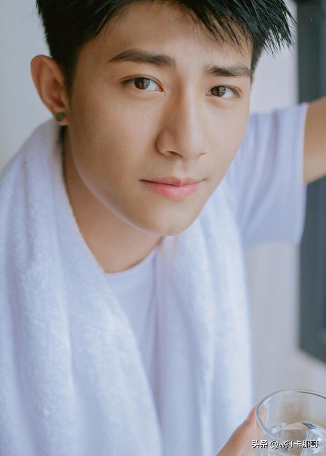 这位95后素人型男帅哥,分分钟让你陷入爱里面 这位95后素人型男帅哥,分分钟让你陷入爱里面