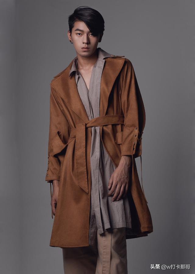 从屌丝男逆袭成时尚男模,这位偶像颜值95后,黑点都迷人 从屌丝男逆袭成时尚男模,这位偶像颜值95后,黑点都迷人