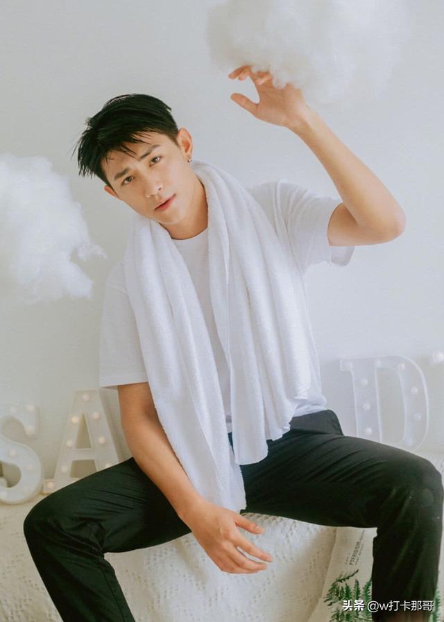 这位95后素人型男帅哥,分分钟让你陷入爱里面 这位95后素人型男帅哥,分分钟让你陷入爱里面