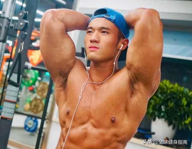 健美级黄晓明火遍朋友圈!网友:敢不敢再骚一点? 健美级黄晓明火遍朋友圈!网友:敢不敢再骚一点?