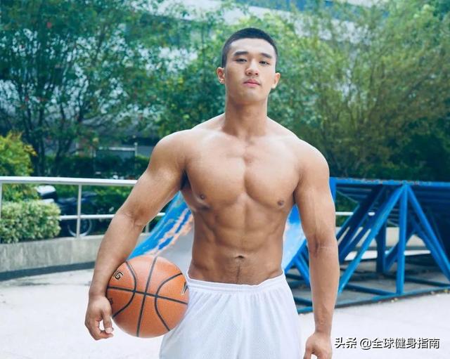 健美级黄晓明火遍朋友圈!网友:敢不敢再骚一点? 健美级黄晓明火遍朋友圈!网友:敢不敢再骚一点?