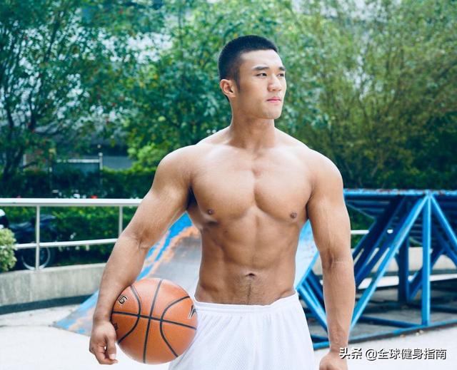 健美级黄晓明火遍朋友圈!网友:敢不敢再骚一点? 健美级黄晓明火遍朋友圈!网友:敢不敢再骚一点?