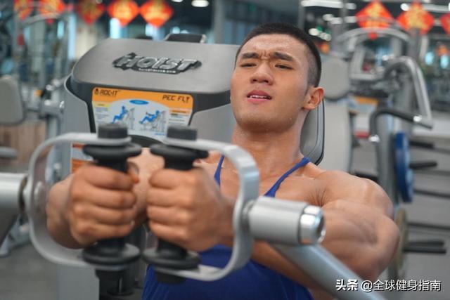 健美级黄晓明火遍朋友圈!网友:敢不敢再骚一点? 健美级黄晓明火遍朋友圈!网友:敢不敢再骚一点?