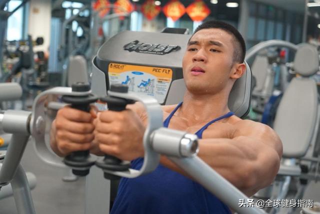 健美级黄晓明火遍朋友圈!网友:敢不敢再骚一点? 健美级黄晓明火遍朋友圈!网友:敢不敢再骚一点?