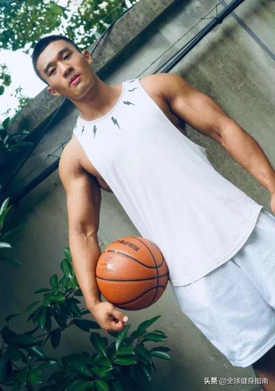 健美级黄晓明火遍朋友圈!网友:敢不敢再骚一点? 健美级黄晓明火遍朋友圈!网友:敢不敢再骚一点?