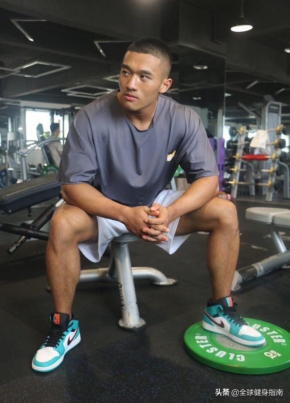 健美级黄晓明火遍朋友圈!网友:敢不敢再骚一点? 健美级黄晓明火遍朋友圈!网友:敢不敢再骚一点?