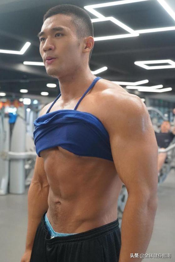 健美级黄晓明火遍朋友圈!网友:敢不敢再骚一点? 健美级黄晓明火遍朋友圈!网友:敢不敢再骚一点?