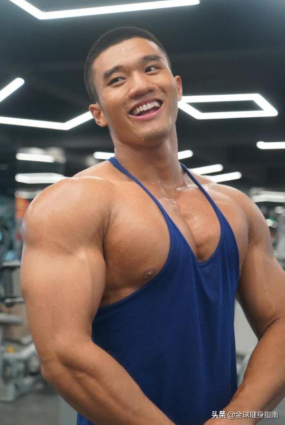 健美级黄晓明火遍朋友圈!网友:敢不敢再骚一点? 健美级黄晓明火遍朋友圈!网友:敢不敢再骚一点?