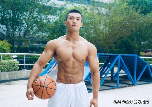 健美级黄晓明火遍朋友圈!网友:敢不敢再骚一点? 健美级黄晓明火遍朋友圈!网友:敢不敢再骚一点?