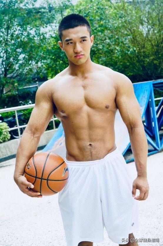 健美级黄晓明火遍朋友圈!网友:敢不敢再骚一点? 健美级黄晓明火遍朋友圈!网友:敢不敢再骚一点?