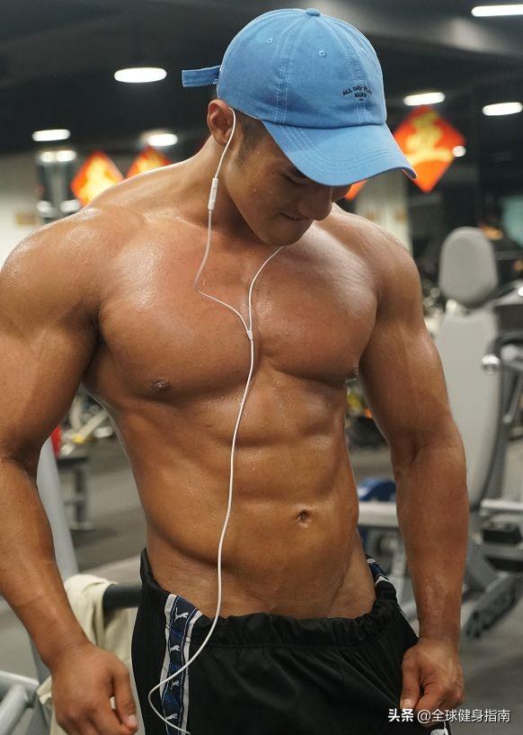 健美级黄晓明火遍朋友圈!网友:敢不敢再骚一点? 健美级黄晓明火遍朋友圈!网友:敢不敢再骚一点?