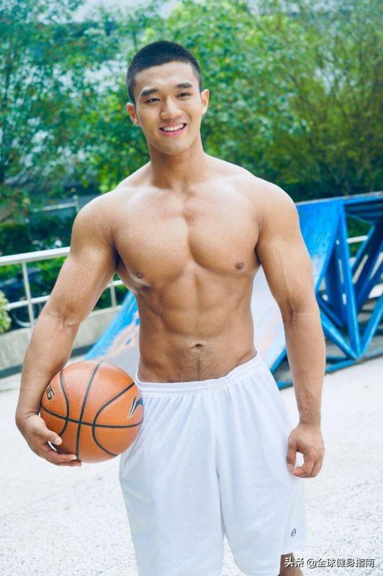 健美级黄晓明火遍朋友圈!网友:敢不敢再骚一点? 健美级黄晓明火遍朋友圈!网友:敢不敢再骚一点?