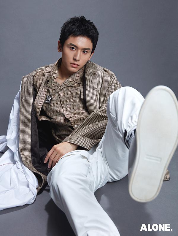 张哲瀚写真大片曝光 帅气有型尽显成熟魅力 张哲瀚写真大片曝光 帅气有型尽显成熟魅力