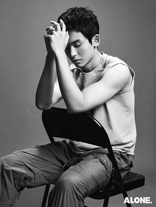 张哲瀚写真大片曝光 帅气有型尽显成熟魅力 张哲瀚写真大片曝光 帅气有型尽显成熟魅力