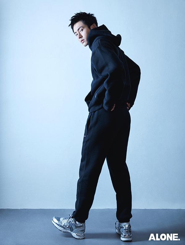 张哲瀚写真大片曝光 帅气有型尽显成熟魅力 张哲瀚写真大片曝光 帅气有型尽显成熟魅力