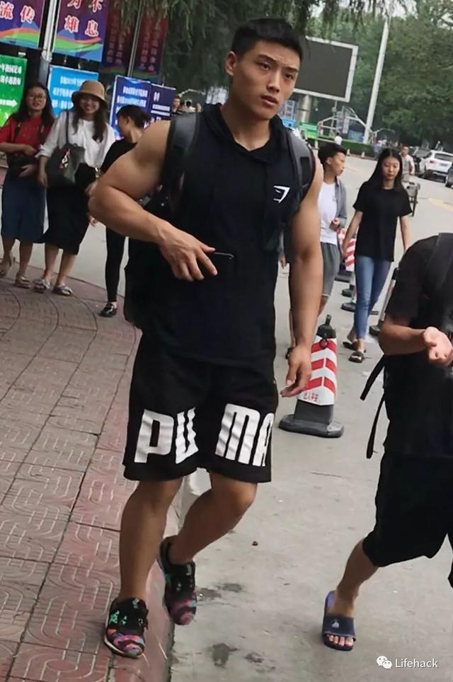 成都体院的男生,身材好到令人发指 成都体院的男生,身材好到令人发指