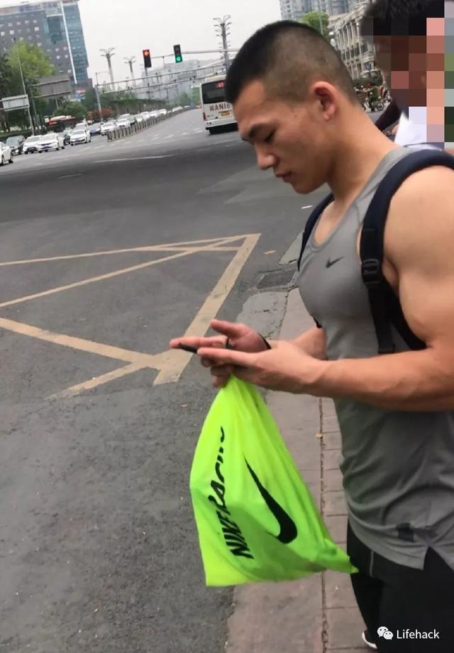 成都体院的男生,身材好到令人发指 成都体院的男生,身材好到令人发指