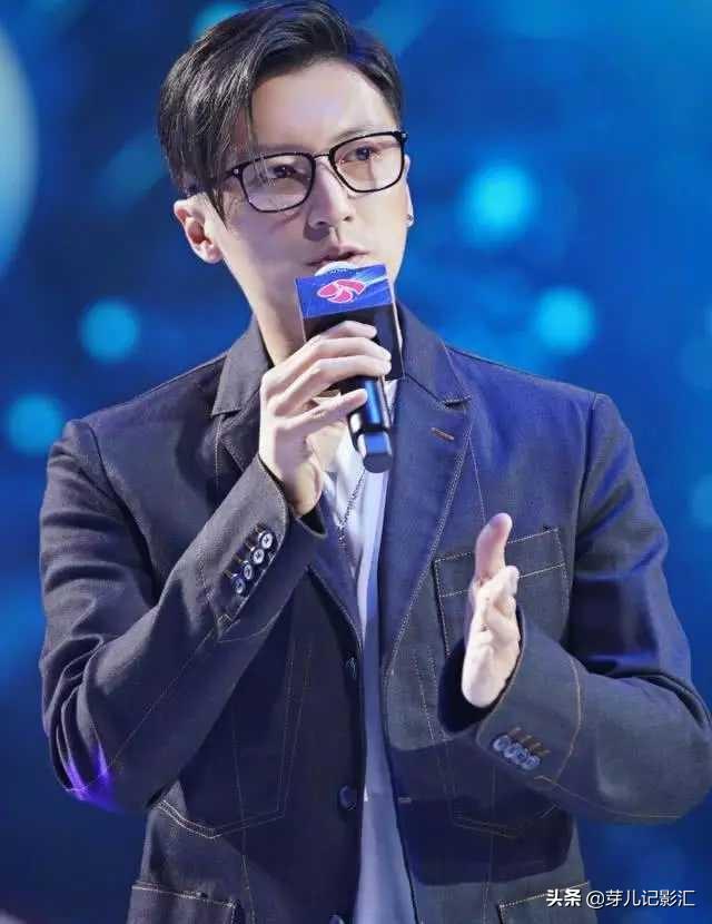 有一种“整容”叫谢霆锋戴眼镜,如今39岁的他,帅到认不出! 有一种“整容”叫谢霆锋戴眼镜,如今39岁的他,帅到认不出!