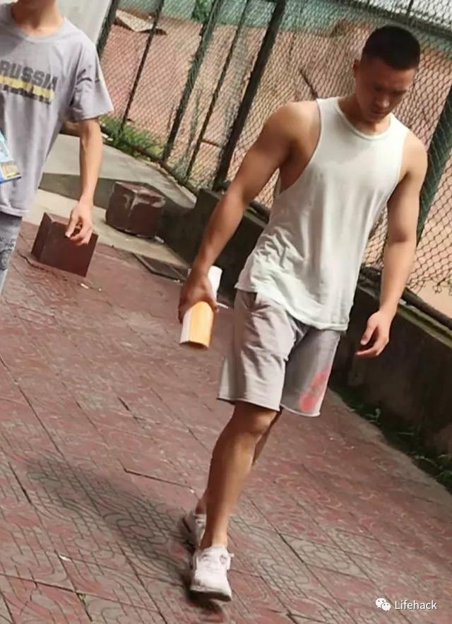 成都体院的男生,身材好到令人发指 成都体院的男生,身材好到令人发指