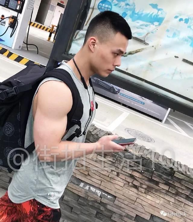 成都体院的男生,身材好到令人发指 成都体院的男生,身材好到令人发指