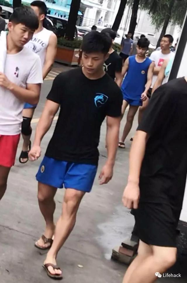 成都体院的男生,身材好到令人发指 成都体院的男生,身材好到令人发指