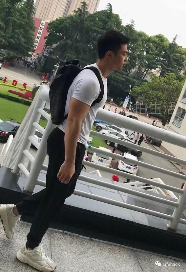 成都体院的男生,身材好到令人发指 成都体院的男生,身材好到令人发指