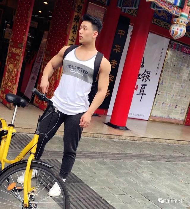 成都体院的男生,身材好到令人发指 成都体院的男生,身材好到令人发指