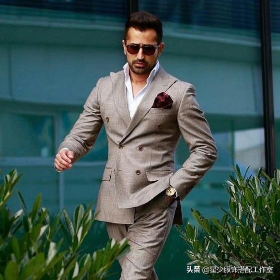 肌肉男,竟是西装困难户?显型只需这3点 肌肉男,竟是西装困难户?显型只需这3点