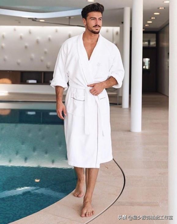 男人冻龄并不难,只差管理这3点:身材,衣品,相貌 男人冻龄并不难,只差管理这3点:身材,衣品,相貌