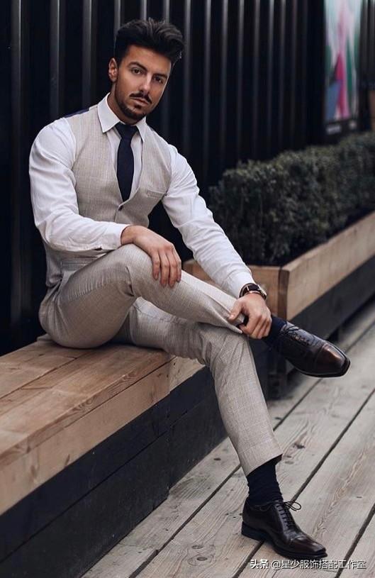 男人冻龄并不难,只差管理这3点:身材,衣品,相貌 男人冻龄并不难,只差管理这3点:身材,衣品,相貌