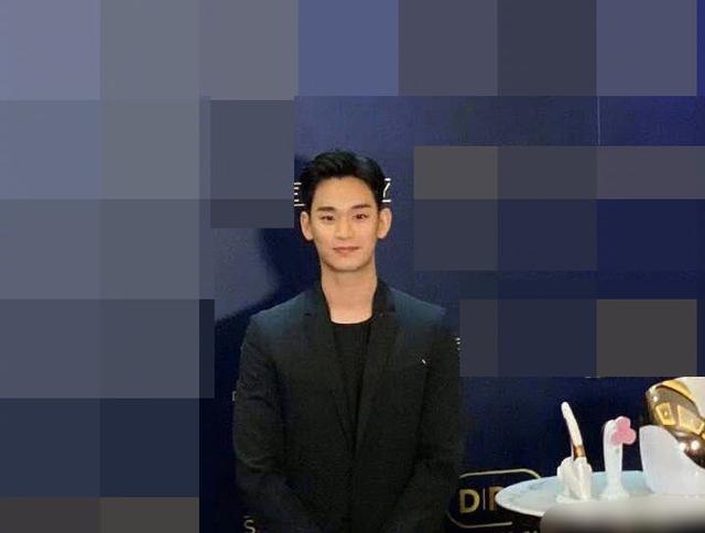 31岁金秀贤退伍,这副西装打扮,是成熟了还是沧桑了 31岁金秀贤退伍,这副西装打扮,是成熟了还是沧桑了