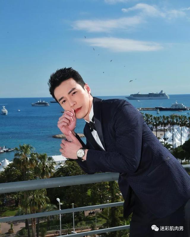 海兰察演飞行员,这身材穿正装太帅了 海兰察演飞行员,这身材穿正装太帅了