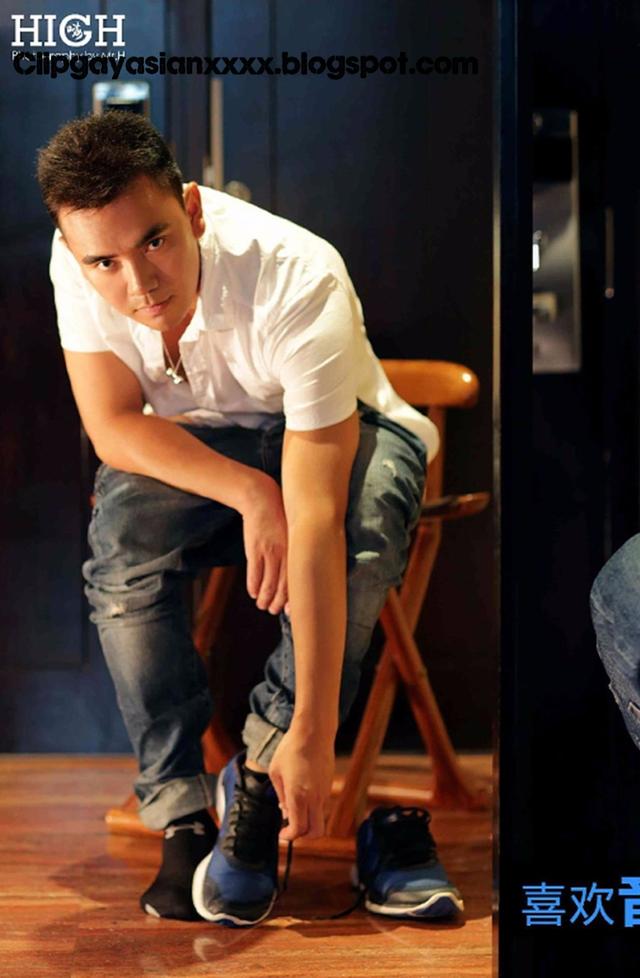 精致帅哥正装来袭 精致帅哥正装来袭