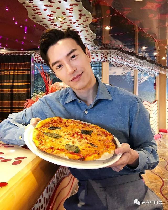 海兰察演飞行员,这身材穿正装太帅了 海兰察演飞行员,这身材穿正装太帅了