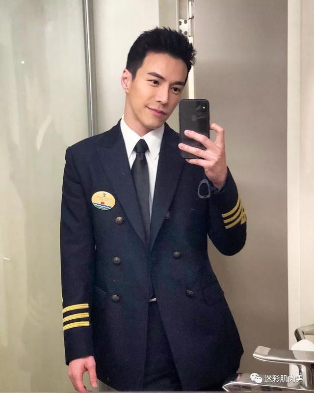 海兰察演飞行员,这身材穿正装太帅了 海兰察演飞行员,这身材穿正装太帅了