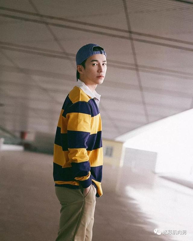 海兰察演飞行员,这身材穿正装太帅了 海兰察演飞行员,这身材穿正装太帅了