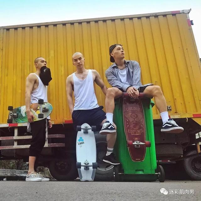 海兰察演飞行员,这身材穿正装太帅了 海兰察演飞行员,这身材穿正装太帅了