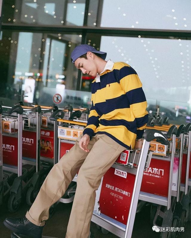 海兰察演飞行员,这身材穿正装太帅了 海兰察演飞行员,这身材穿正装太帅了